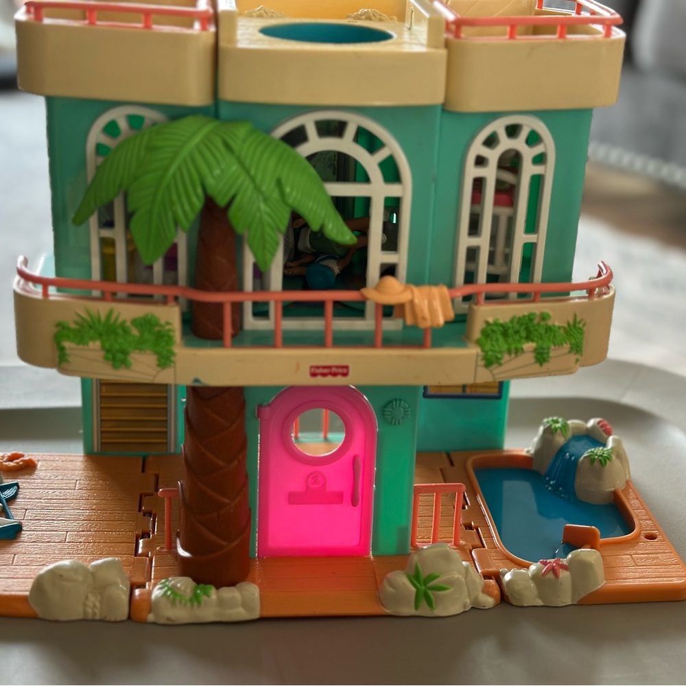 Fisher Price Sweet Streets Beach House Playset w/ Accessories 2001